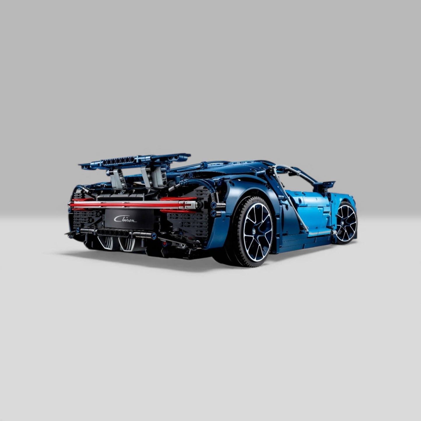 LEGO Technic 42083 Bugatti Chiron – nowy, nie złożony, komplet!